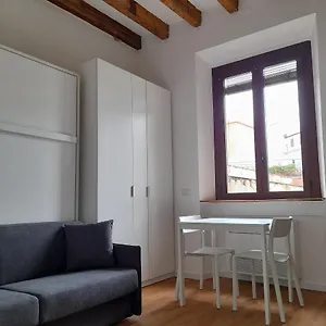 Flat In Milano, Porta Romana Apartament